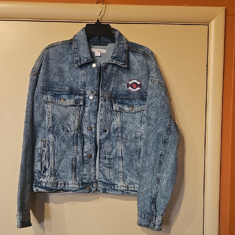 Cleveland Guardians Vintage-Inspired Acid Wash Blue Denim Jacket with Badge NWT